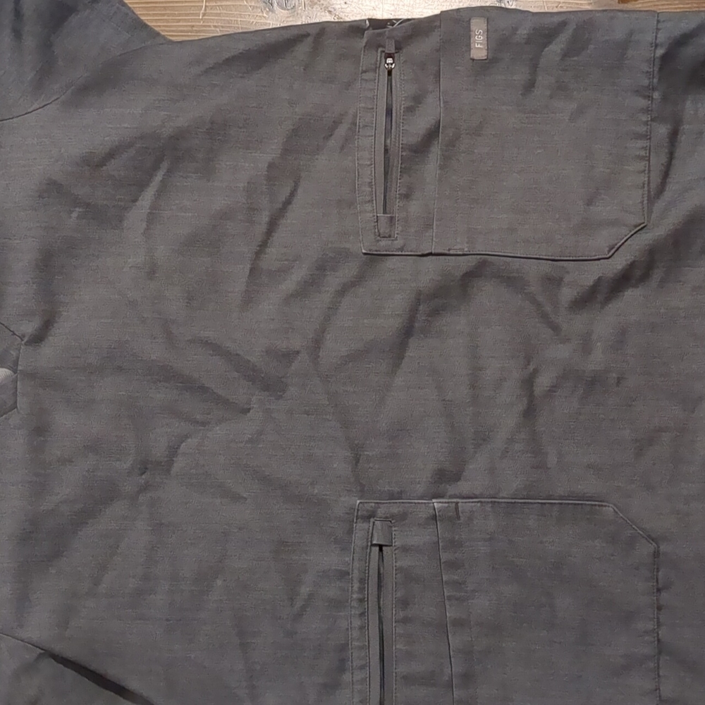 Figs Gray Scrub Top Small